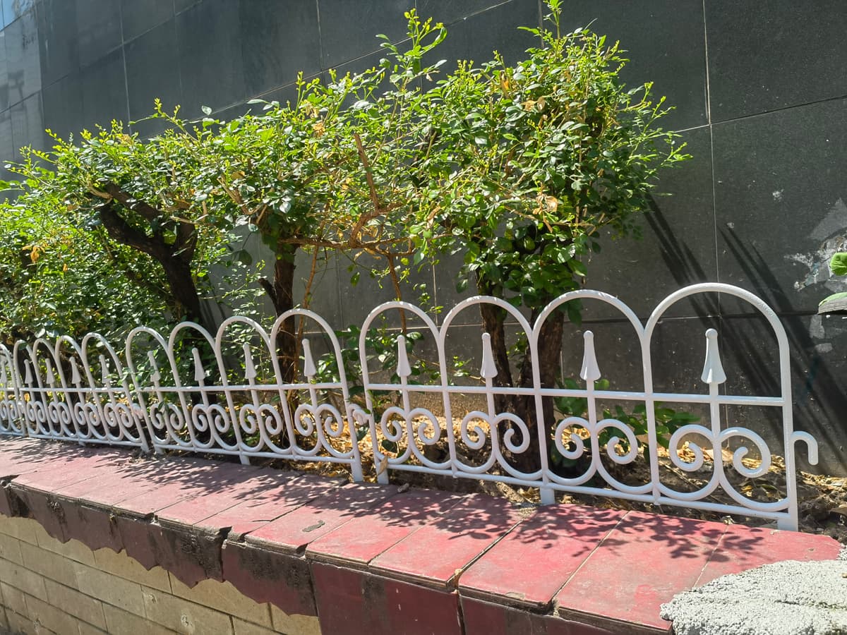 Small European Style Plastic Garden Fence