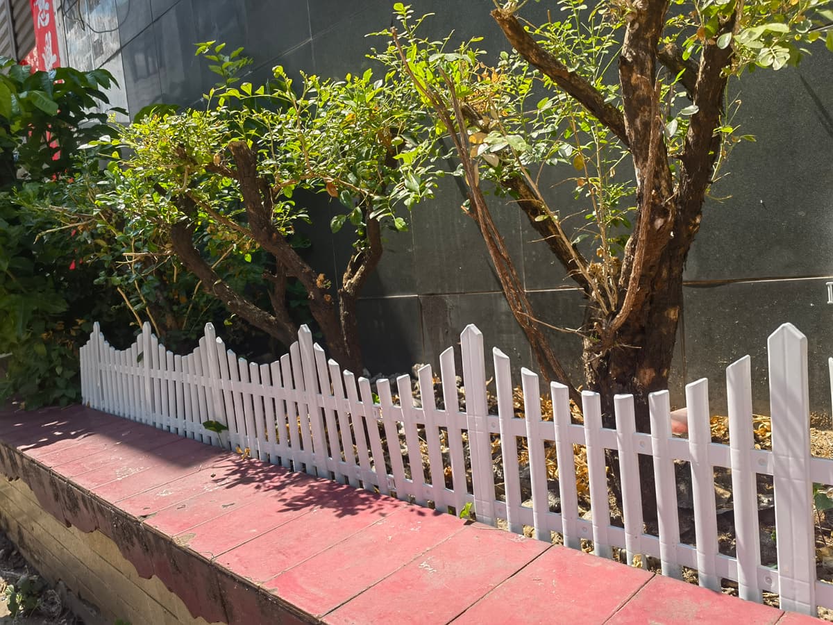 Small Ground Stake Plastic Garden Fence